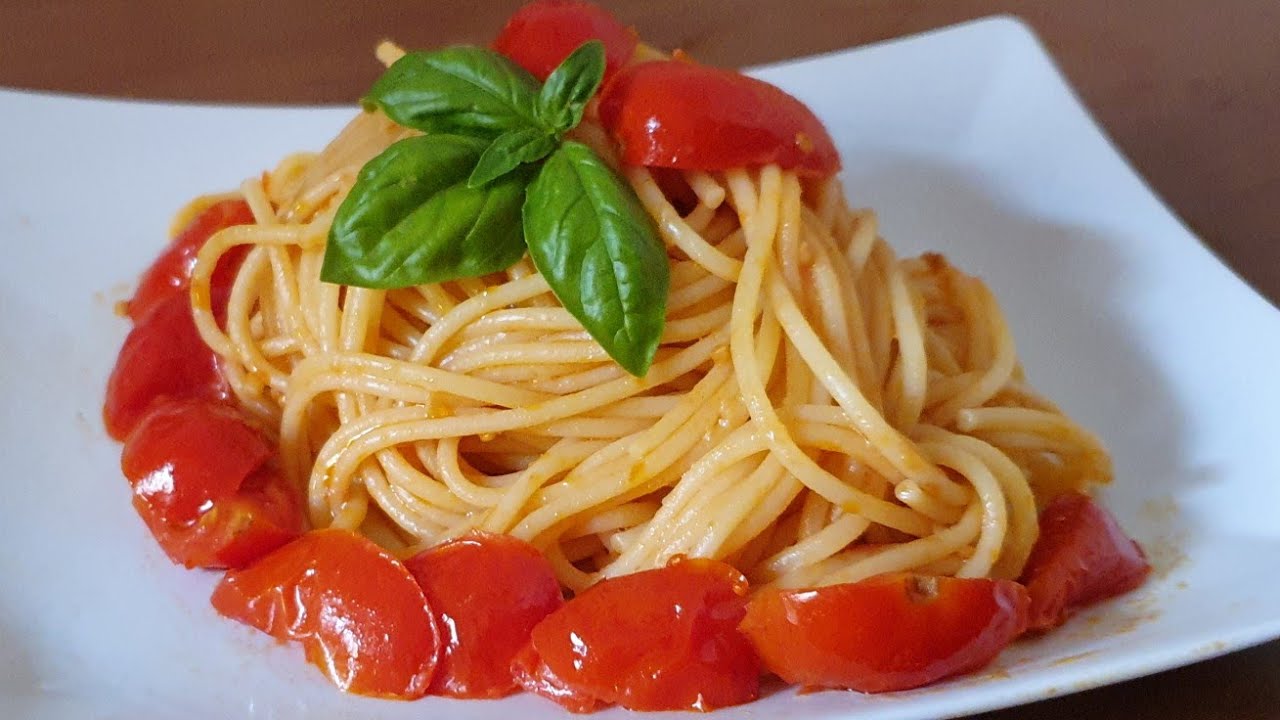 SPAGHETTI POMODORO FRESCO E BASILICO (velocissimi) | italian spaghetti ...