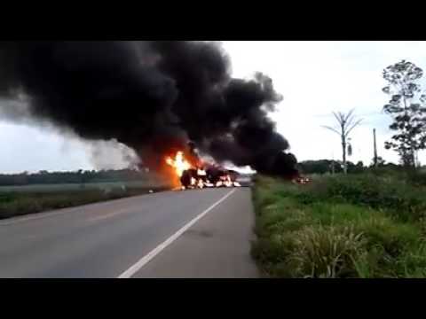 Carreta tanque explode ao colidir com outra carreta e motorista morre carbonizado na BR 364
