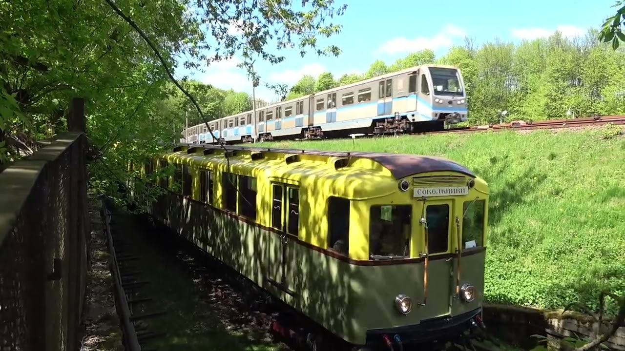 Первый поезд метро Москвы  - Типа А - прибывает в Электродепо «Измайлово»