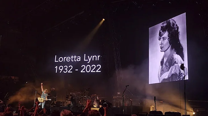 Keith Urban Pays Tribute to Loretta Lynn (10/7/202...