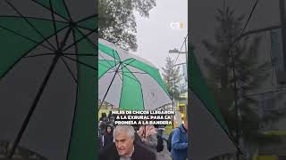 🌧️ MILES DE CHICOS LLEGARON A LA EX RURAL CAOS TRAS EL TRASLADO DE LA PROMESA A LA BANDERA