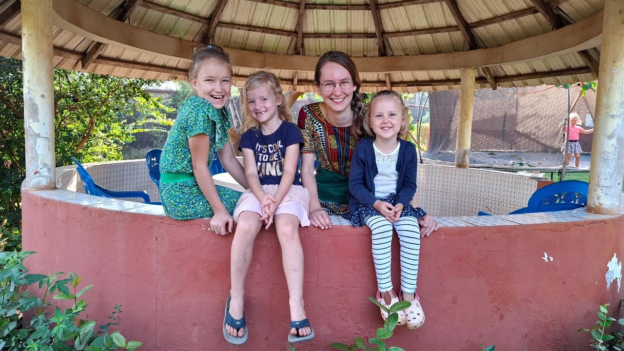 Lesgeven aan de Samuëlschool in Guinee