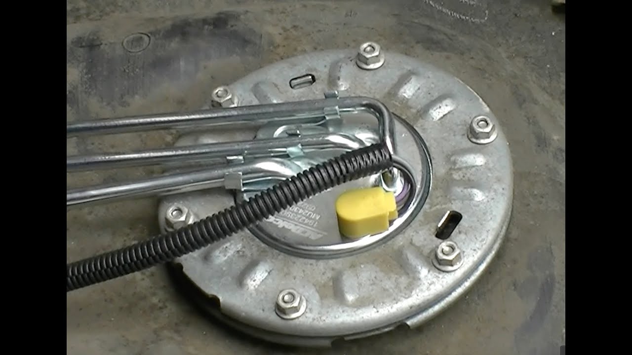 Установка топливного насоса и датчика уровня топлива - Chevrolet Impala SS 1996 года выпуска.