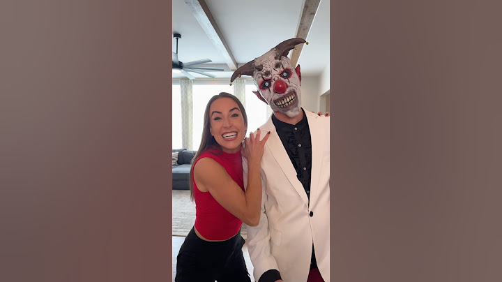 SCARY CLOWN CAME TO SEE MOM #shorts