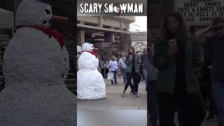 Turismo y Terror: Snowman en el Pueblo de Montaña