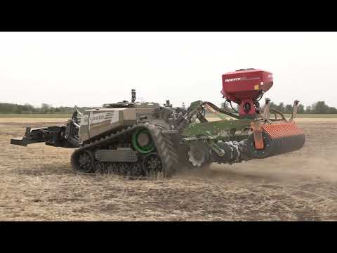 A Galamb iskola területén is bemutatkozott a robottraktor-Zöldút magazin részlet