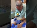 בסרטון הקצרצר הזה עזרא מטפל בכיר בבריאות טבעית מדגים רגע מכריע בסיום טיפול ההקז בסרטון הקצרצר הזה עזרא מטפל בכיר בבריאות טבעית מדגים רגע מכריע בסיום טיפול ההקז