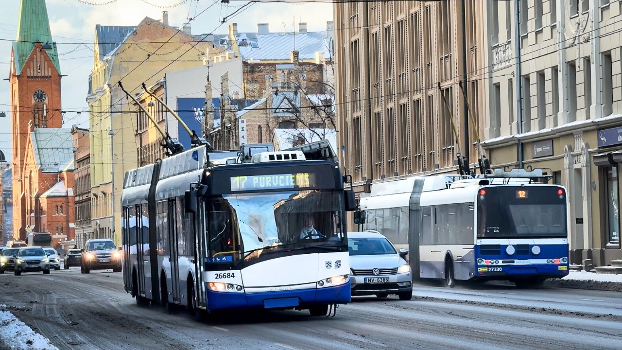 Из Пурвциемса до Кипсалы: общественный транспорт Риги | Видео-прогулка 2025 🇱🇻