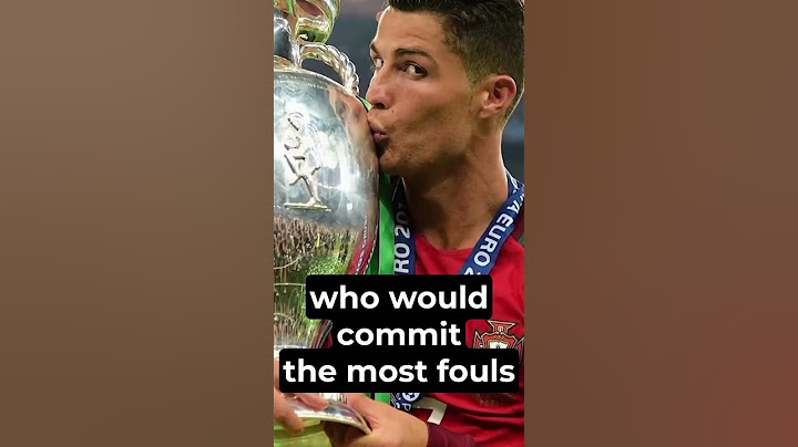 Why does Ronaldo always wear shirts with long sleeves? 😱 #football #soccer #ronaldo #messi #cr7