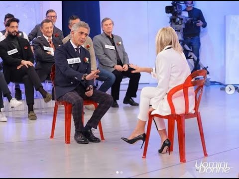 uomini-e-donne,-tina-cipollari-sbotta-con-maria-de-filippi:-“la-frullo-in-faccia!”