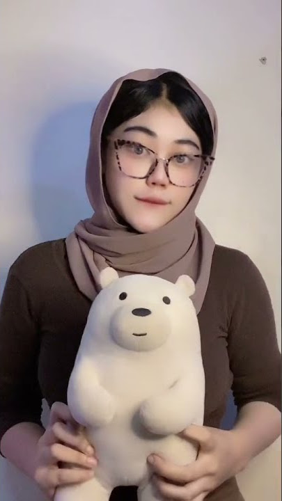 Cewek berkacamata itu emang berdamage