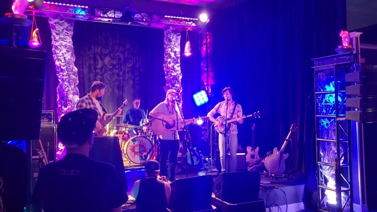 Guarda Lua Flora performs "Diagnostics" (live) at Infamous Ink Tattoo Studio (April 2023) su YouTube Guarda Lua Flora performs "Diagnostics" (live) at Infamous Ink Tattoo Studio (April 2023) su YouTube
