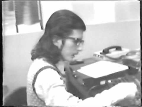 Дональд Шерман заказывает пиццу с помощью говорящего компьютера, 4 декабря 1974 г.