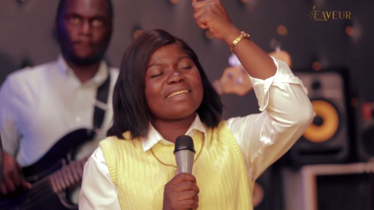 MOYOKI LOSAMBO -Faveur Production | Feat. Jared Mpongo & Laurianne Kabemba