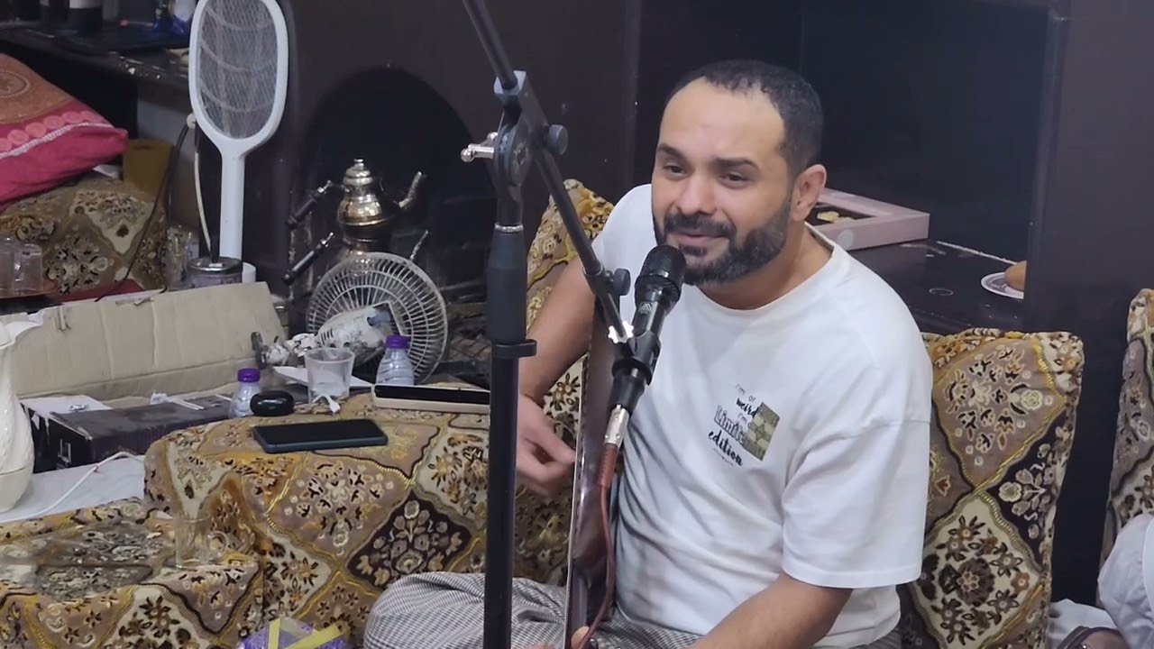 الفنان عمر الهدار ذا خرج فصل والثاني اذا جات زله من جلستنا ليلة امس بمنزلنا بالرياض🦜🌴💚