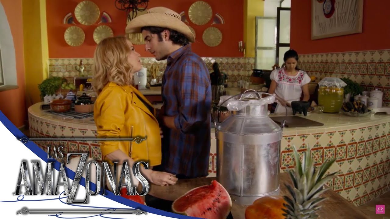 Emiliano trata de convencer a Contanza de su amor - Las Amazonas