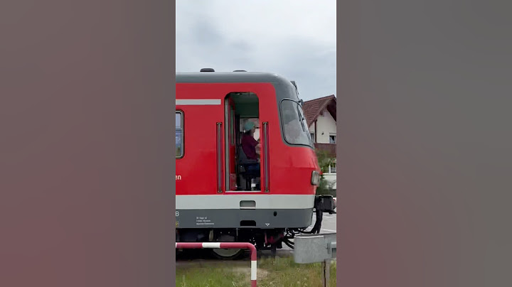 420 mit offener Führerstandstür fährt in Markt Indersdorf ein