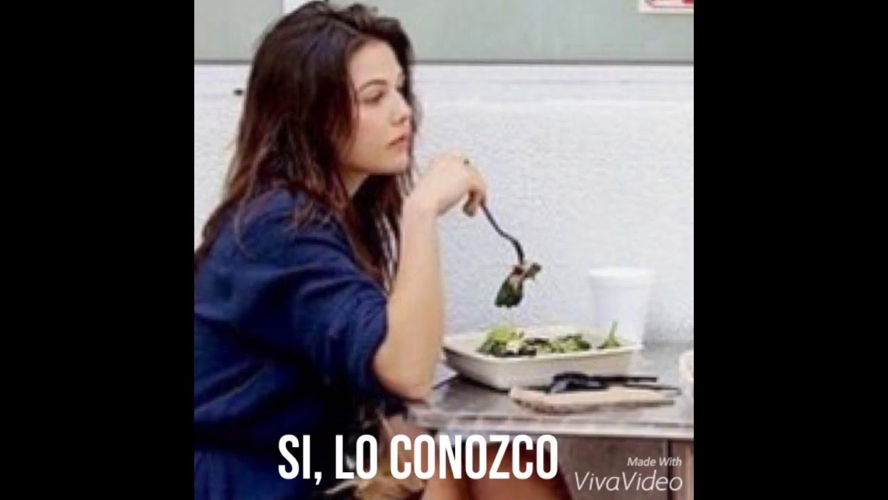 Lounielle desayunando.