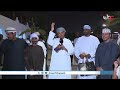 ما اسم المنطقة الساحلية شرق ظفار التي تشتهر بتكويناتها الصخرية وشواطئها الجميلة؟