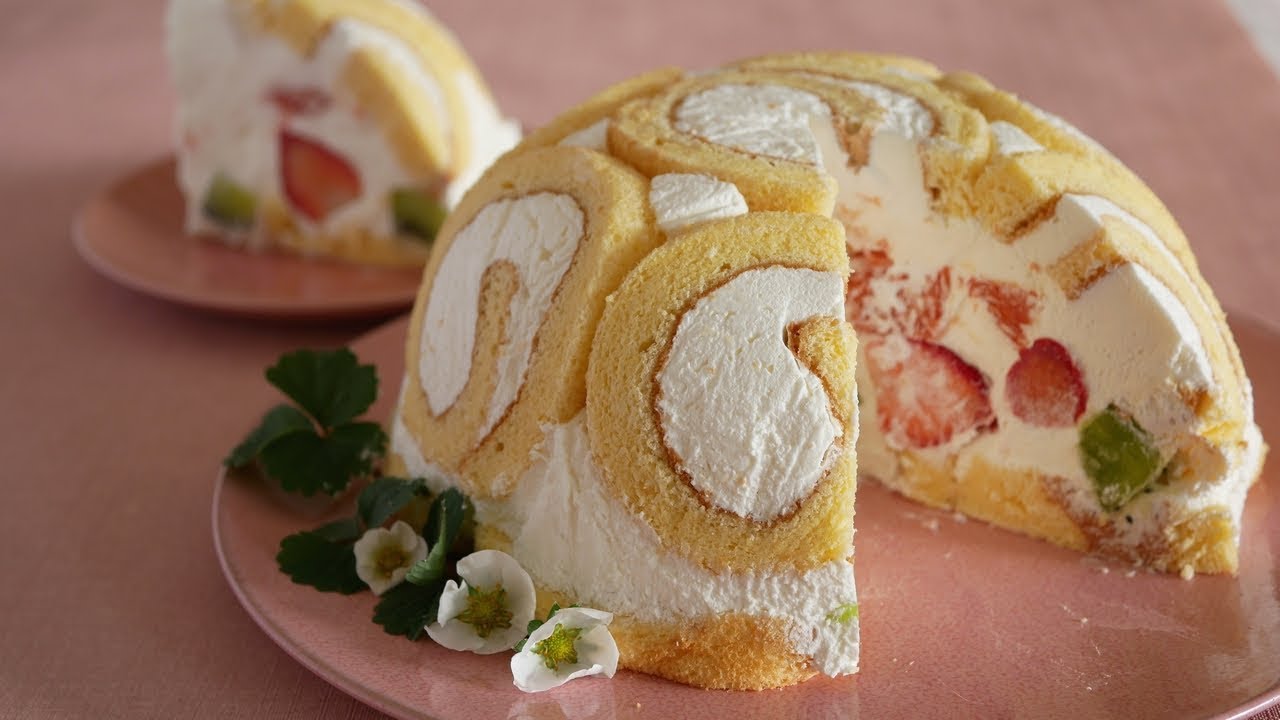 ロールケーキでkawaiiドームケーキ Domed Cake With Fruit And Cream Youtube
