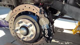 4-wheel disc brakes 1990 Toyota Pickup. Wilwood Forged Narrow Superlite 4R (FNSL4R) BP-10 vs E pads