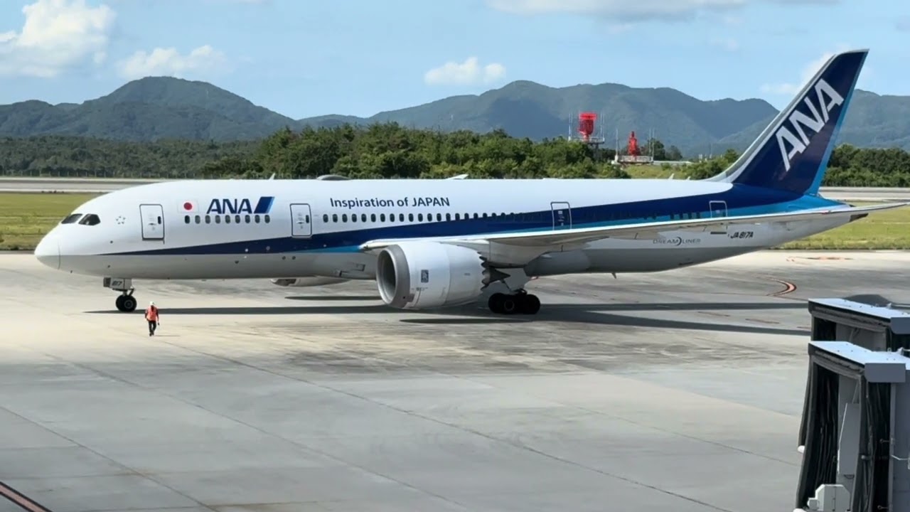 広島空港　ANA B787-8出発&B777-200ER C-3PO到着