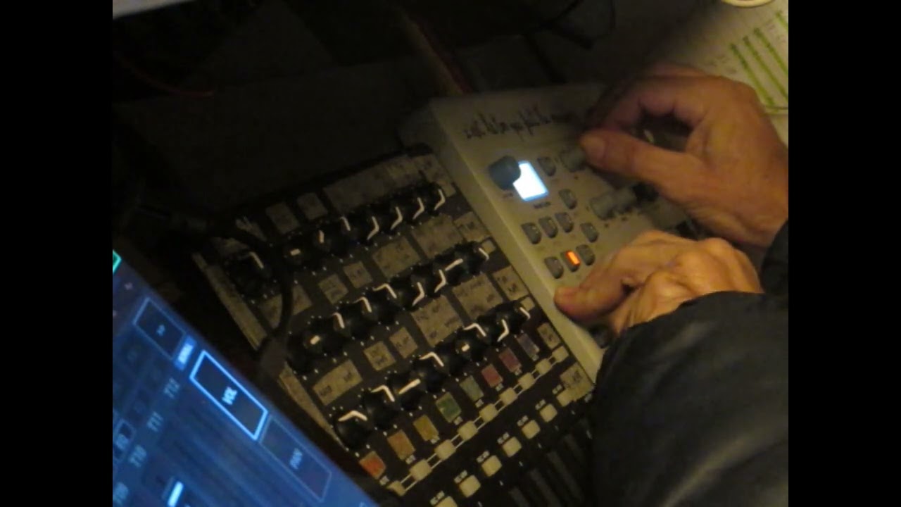 Improvised Live Techno-House Jam 135BPM Model:Cycles and TD3 20251004