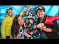 EL ÚLTIMO EN SOLTAR EL ÁRBOL DE NAVIDAD GANA $10,000