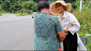 广西大婶一人生活不知丈夫去向，半年没吃过肉，高速出口捡瓶子！