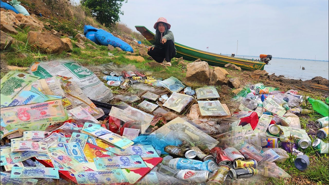 Picking up bottles and plastic on the side of the river, I accidentally picked up a lot of money.