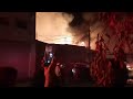 Incendio en almacén clandestino de pinturas cerca al cruce entre Canta Callao y Av. Los Alisos.