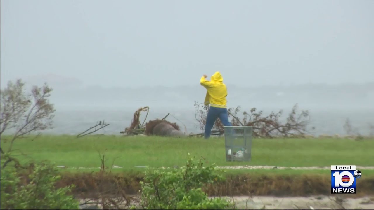 Rain begins in Tampa area as last minute evacuations underway - YouTube