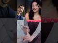 يكمن السر الخفي بين الإيماءات والابتسامات