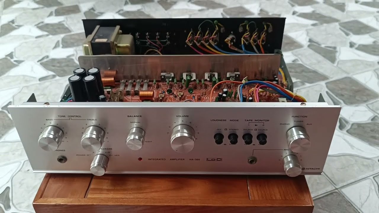 Cũng hiếm gặp đấy: Amply LoD HA-300 (Hitachi), dòng cổ 50w chuyên trị loa cổ, toàn dải. Giá: 2.5tr