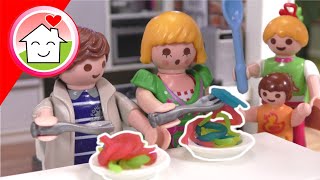 Playmobil Familie Hauser - Anna und Lena kochen Spaghetti - Geschichte mit Gummifood