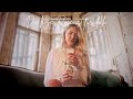 „Die letzte Rose ist für dich“ ist ein emotionaler Schlager über das, was bleibt, wenn Worte fehlen