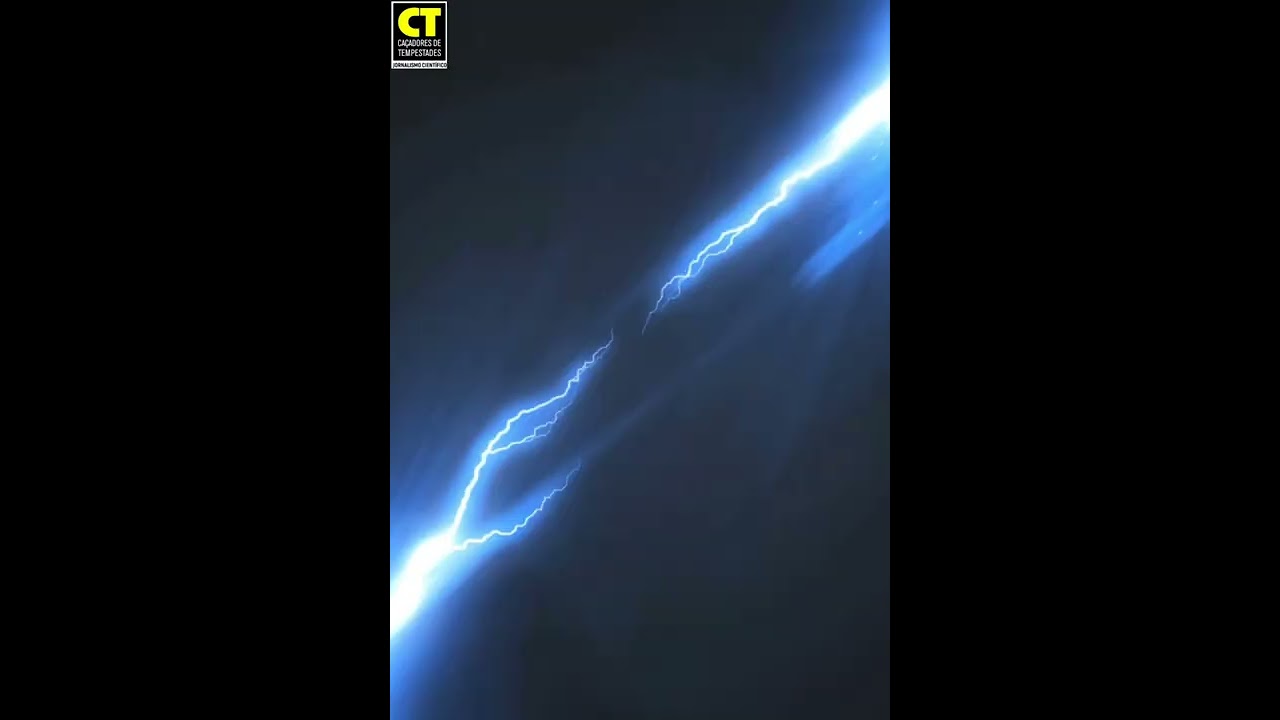 Imagens incríveis do Yakecan como "tempestade tropical" próximo a costa do sudeste durante o dia