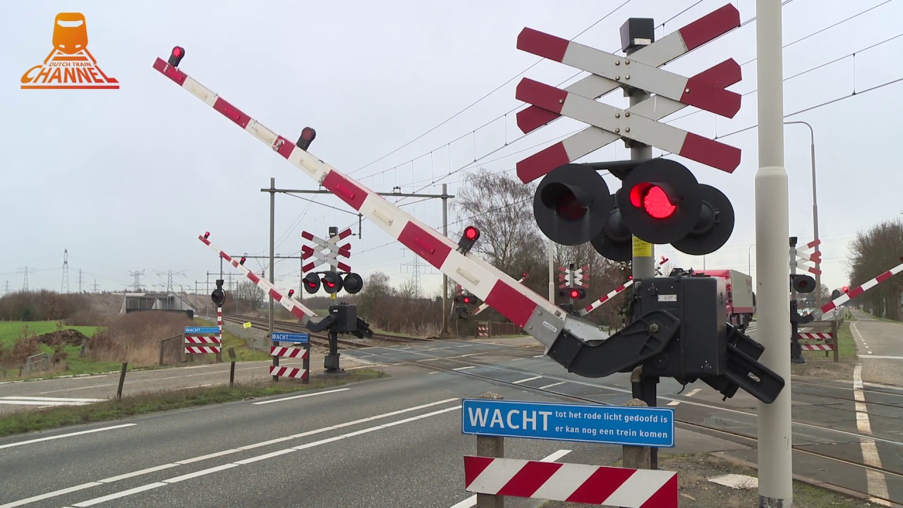 DUTCH RAILROAD CROSSING Zwolle Hessenweg YouTube