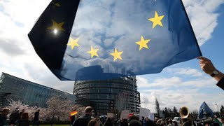 EU lawmakers back preliminary deal on copyright reforms
