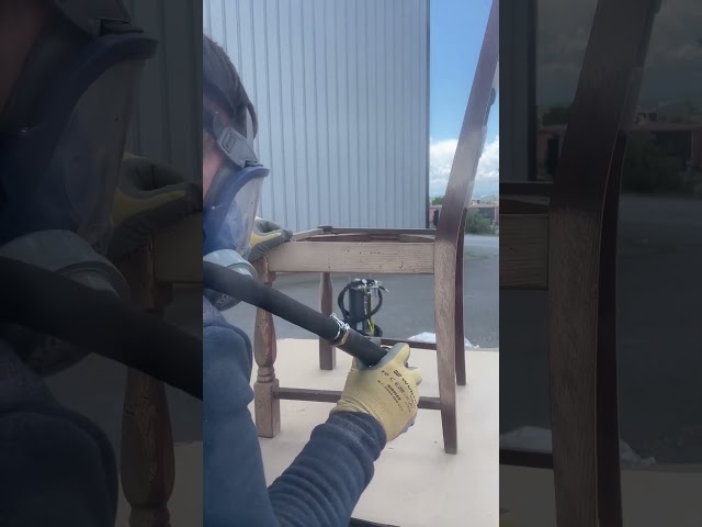 Stuhl entlacken ohne Schleifen | Schonend strahlen mit AEROCAP