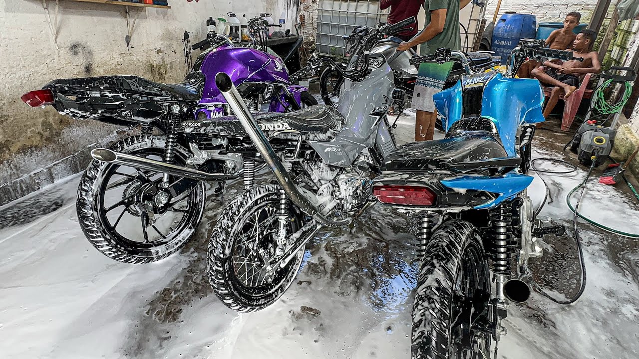 LAVEI AS MOTOS PARA O NATAL SEM TRASEIRA NO DIRETÃO JÁ NO PREPARATIVOS 