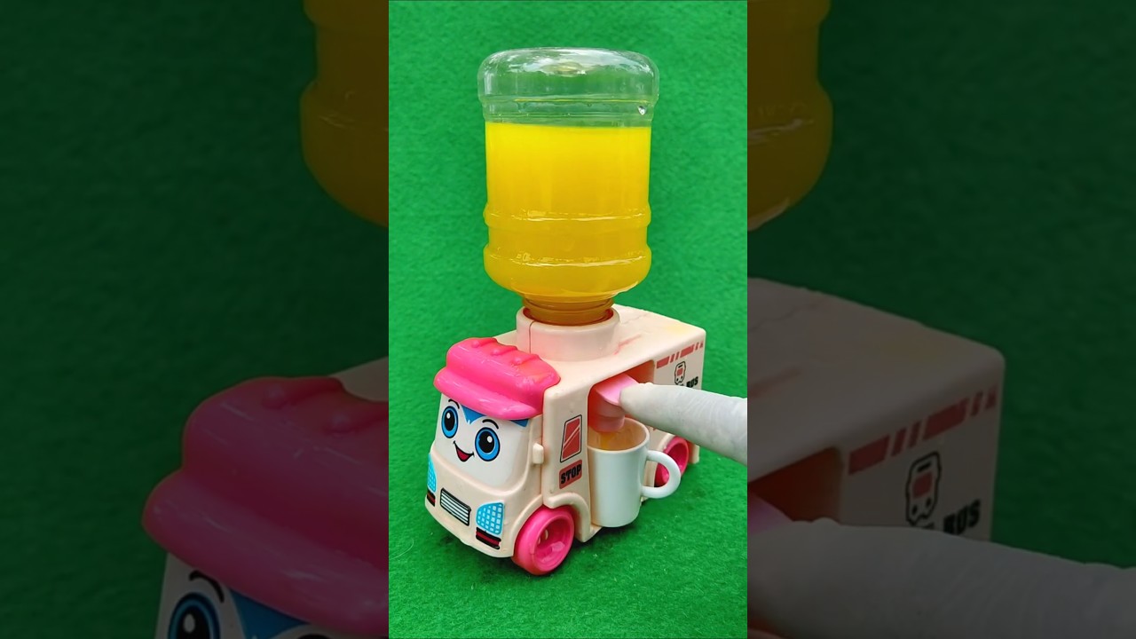 "Fruity Adventure: The Ultimate Juice Drinking Fountain Experience! 🚍🍹"(JC-3106)