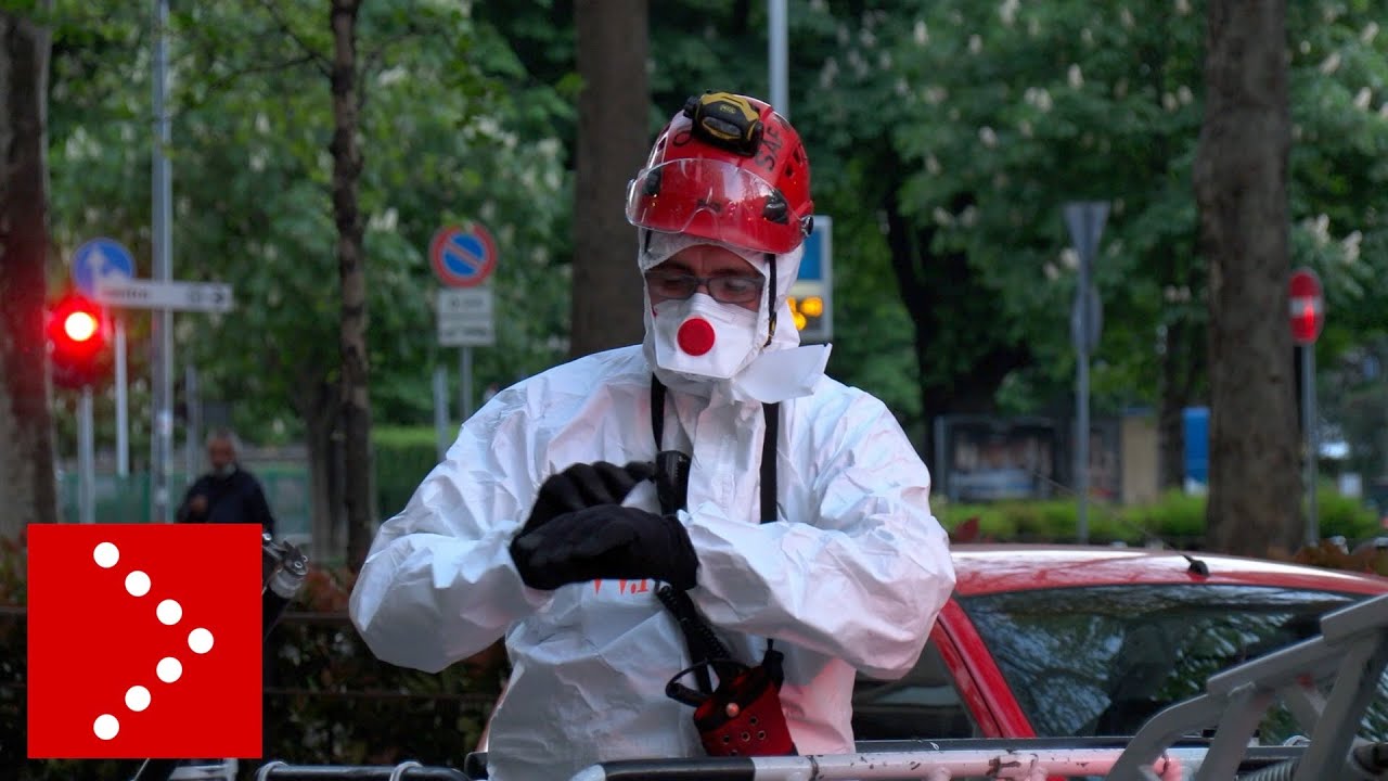 Milano, intervento in protocollo Covid-19: 118 e vigili del fuoco con tute protettive