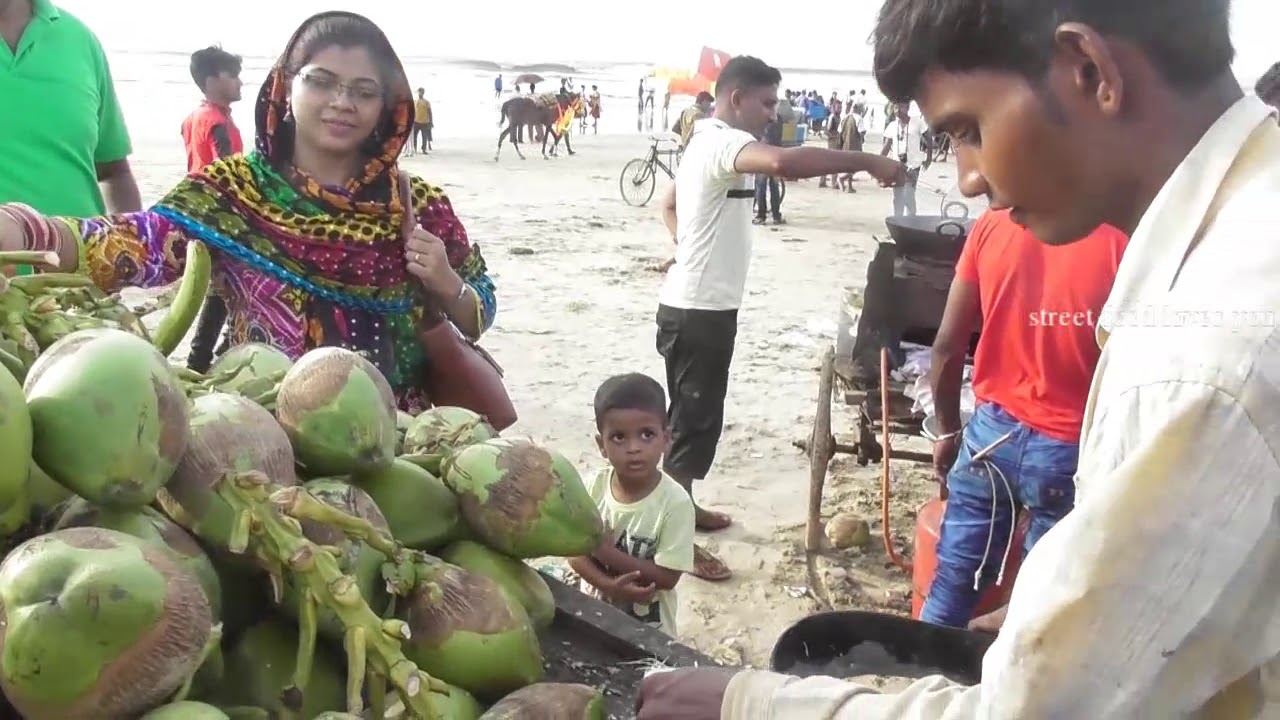 COCONUT WATER in Sea Beach What a Combination | Enjoy Vacation in Digha Bengal l Street Food India | Indian Food Loves You