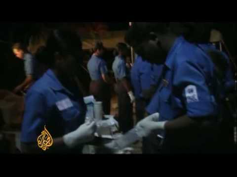 مدنيون سريلانكيون يفرون من منطقة النزاع - 13 فبراير 2009