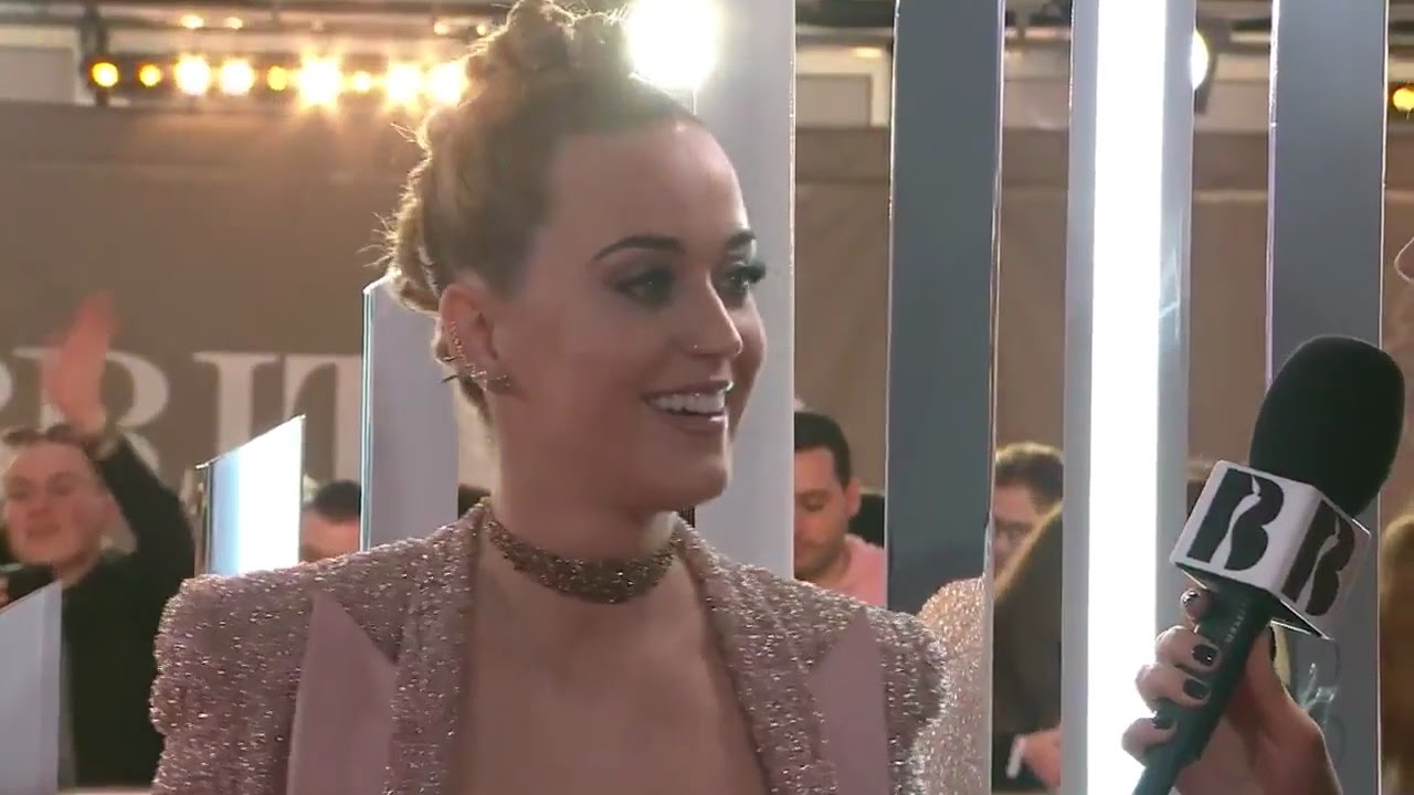 Katy Perry's interview on the BRITs 2017 (Red Carpet) [Feb. 22, 2017]