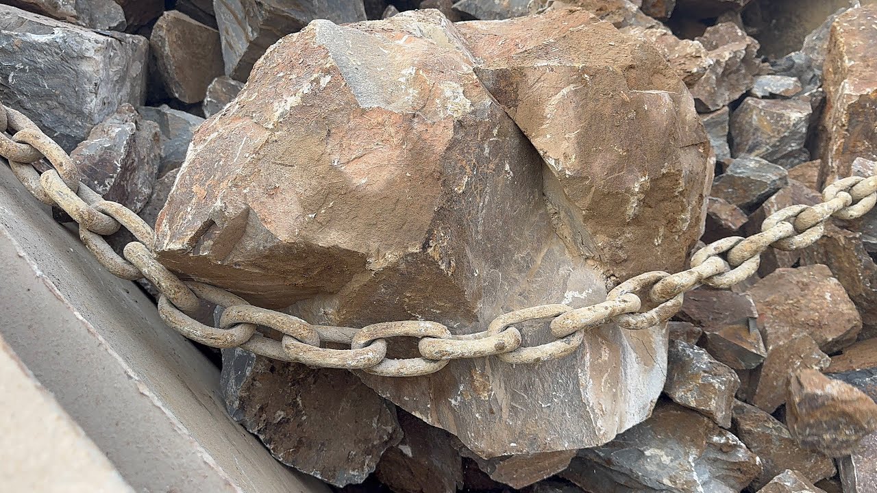 “PLAYING WITH GIANT ROCKS: A GIANT IN ACTION - POWERFUL CRUSHING PROCESS!” 