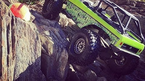 Axial SCX10 Deadbolt - Vanquish Currie F9