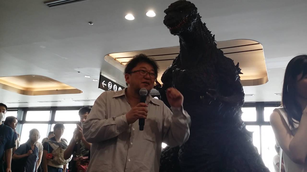 シンゴジラ公開記念イベント 海ほたる 除幕式後のグッズサイン Youtube
