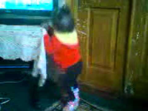 ცეკვავს ნინი